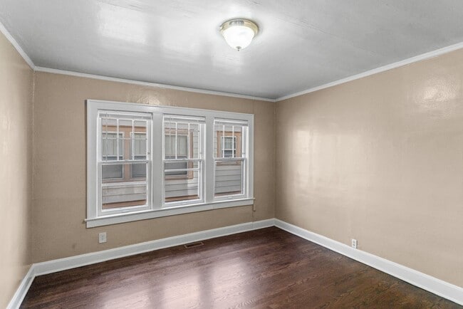 Building Photo - Charming 2-Bed Home with Hardwood Floors & Bright, Open Living Spaces!