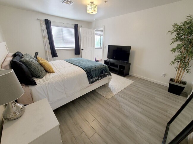 Building Photo - Remodeled Condo in Norman