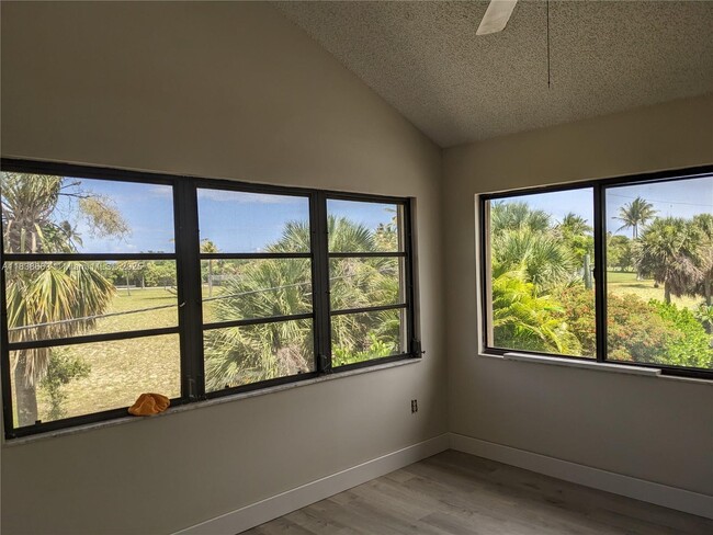 Building Photo - 160 Bella Vista Ct N