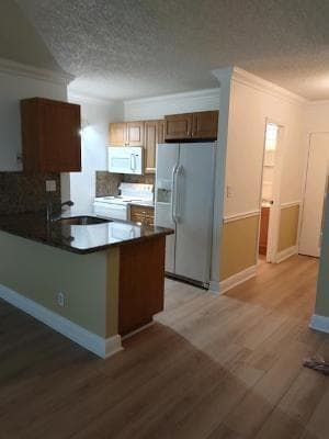 Building Photo - 2501 Riverside Dr