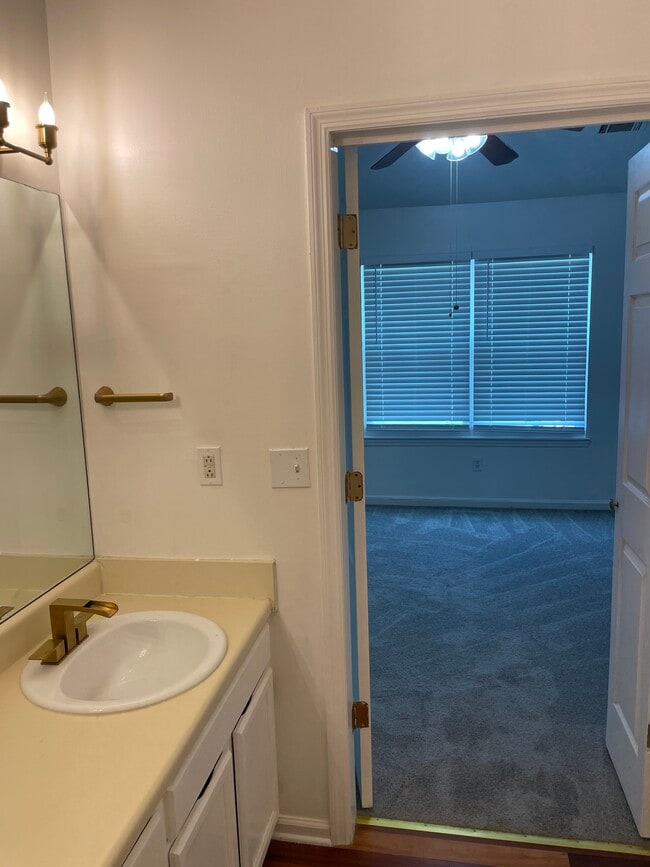 Building Photo - 10892 Morning Dove Dr
