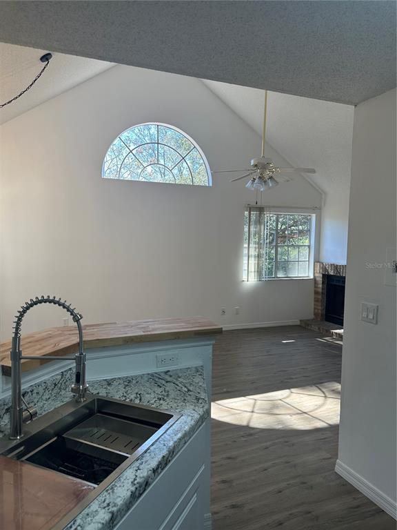 Building Photo - 624 Cambridge Way