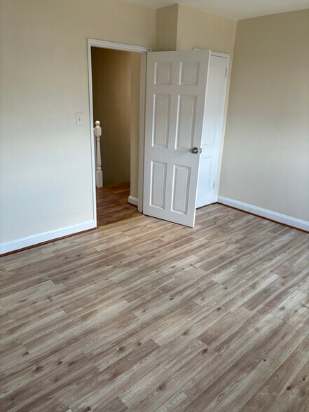 Building Photo - 821 Bonaparte Ave
