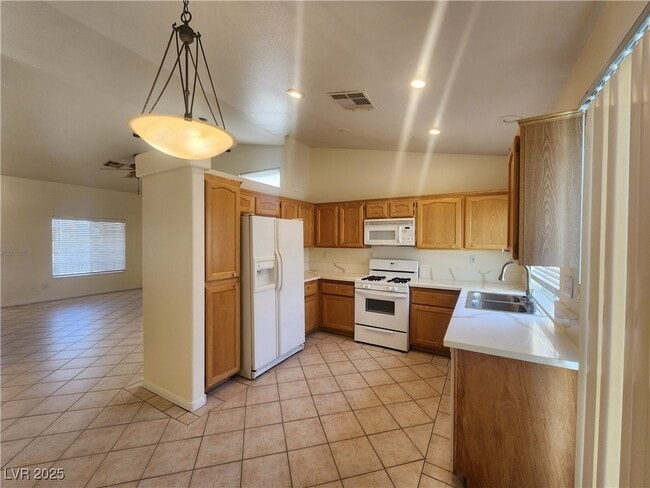 Building Photo - 1405 Iron Springs Dr