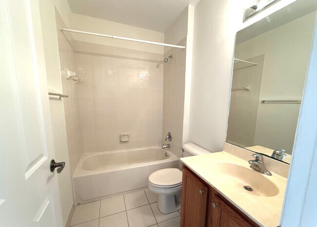 Building Photo - 960 Millbrae Ct