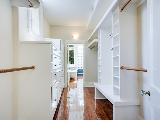 Building Photo - 1002 Lorrain St