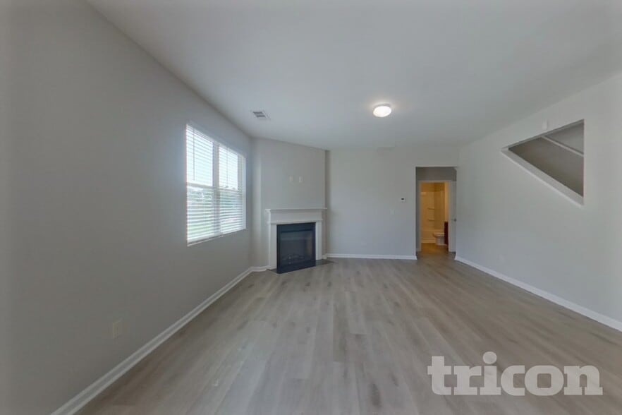 Building Photo - 438 Lake Ridge Ln