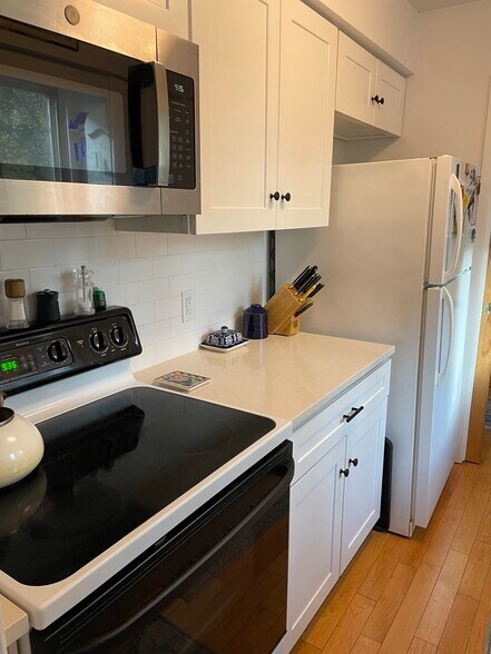 Building Photo - 142 Burleigh Dr