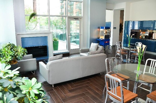 Building Photo - 476 W Huron St