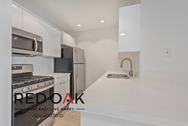 Building Photo - 8811 Burton Way