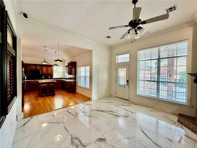 Building Photo - Prime Location 4 Bedroom 3 1/2 bath 2 garages!