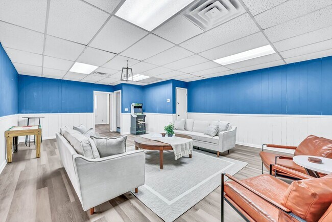 Building Photo - 398 Frontier Ln