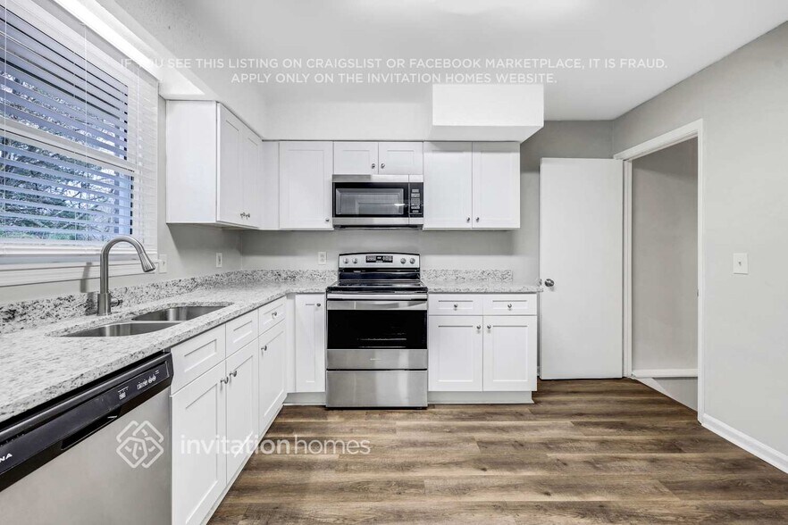 Building Photo - 3291 Niagara Dr