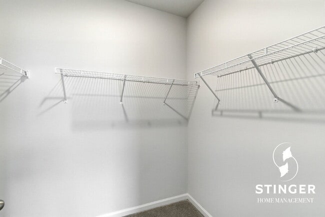 Building Photo - 548 Hideaway St