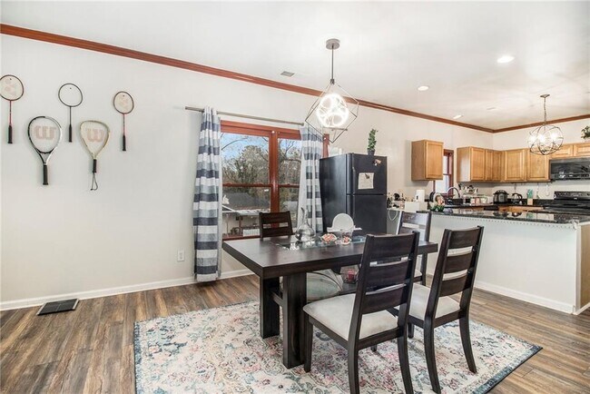 Building Photo - 1316 Plaza Ave SW