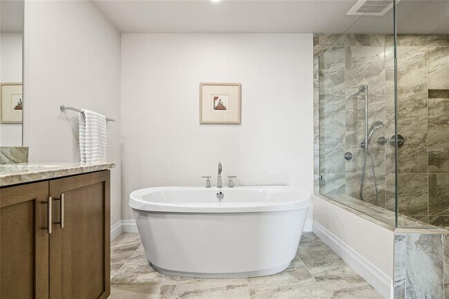 Building Photo - 795 Collany Rd