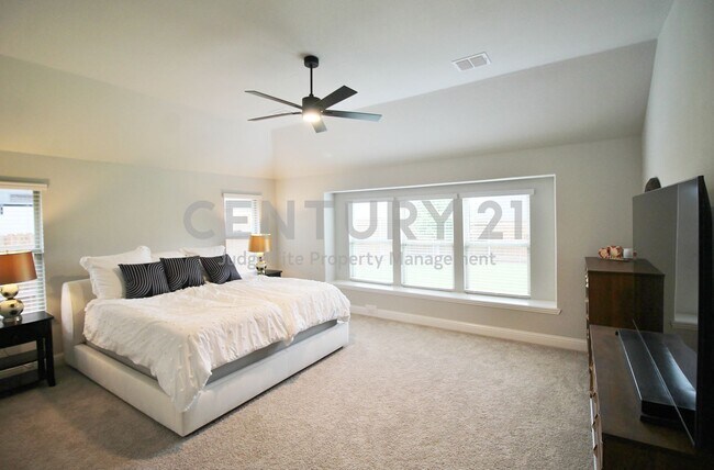 Building Photo - Stunning 3/3/2 Home with Modern Features in Waxahachie for Rent!