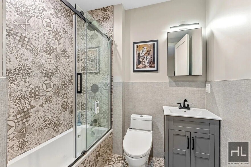 Building Photo - Gorgeous Townhome in Bed Stuy!