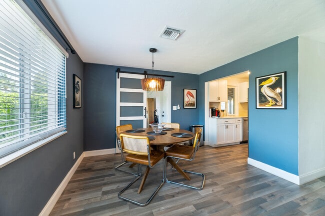 Building Photo - 5840 NE 1st Terrace