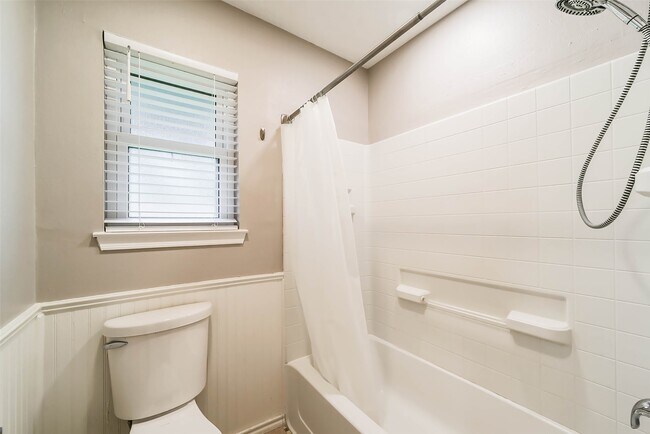 Building Photo - 24615 Shellbrook Dr
