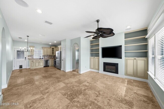 Building Photo - 415 Paradise Blvd