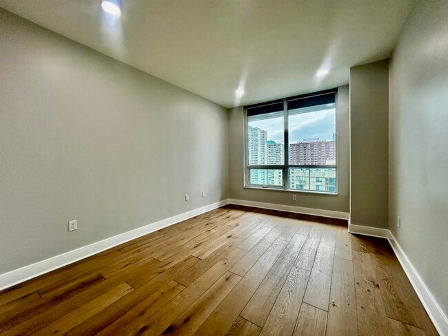 Building Photo - 20 Newport Pkwy