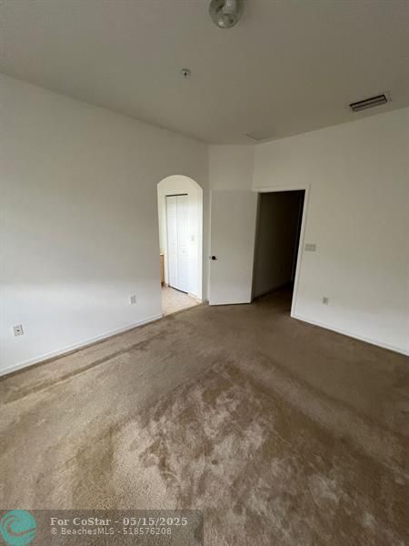 Building Photo - 1005 SW 143rd Ave