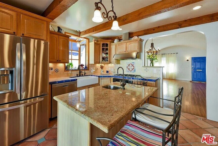 Building Photo - 2110 Overland Ave