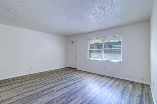 Building Photo - 5345 Laurel Pl