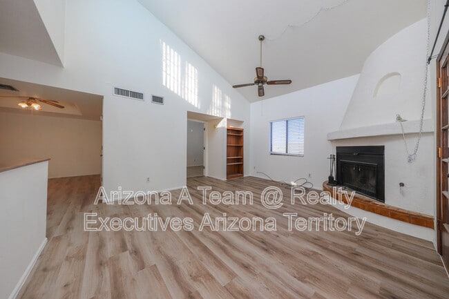 Building Photo - 8271 N Oracle Rd