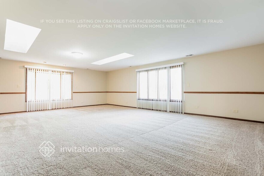 Building Photo - 16400 Sherwood Dr
