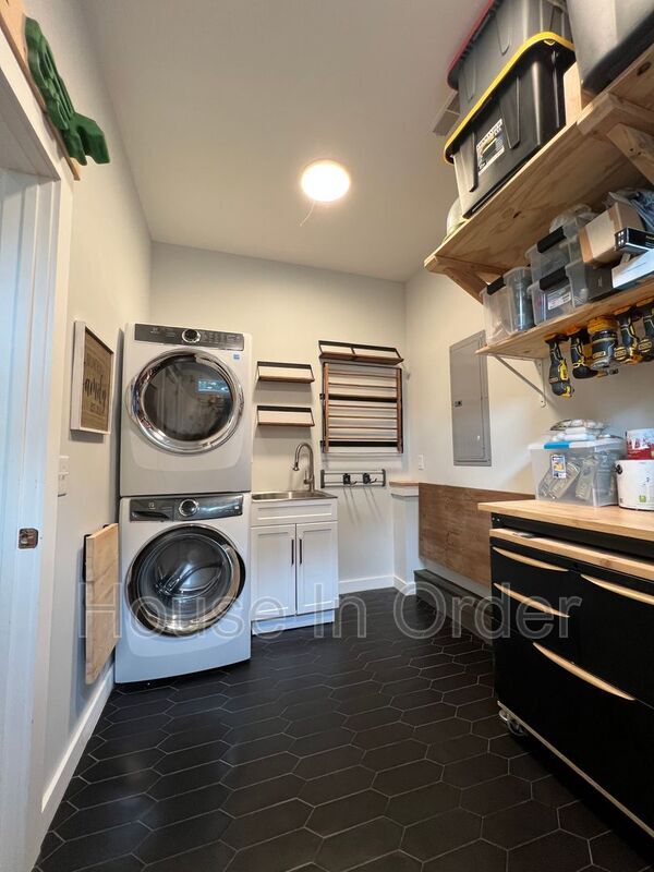 Building Photo - 23 Moore Ave