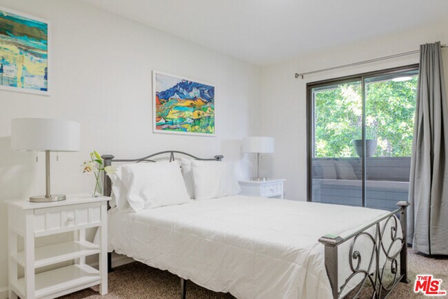 Building Photo - 110 N Barrington Ave