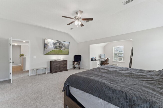Building Photo - AVAILABLE OCTOBER 2025 [PET FRIENDLY]