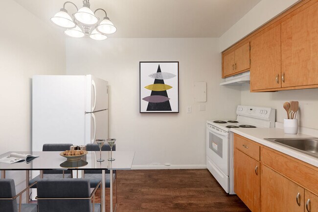 Building Photo - West Franklin Apartments