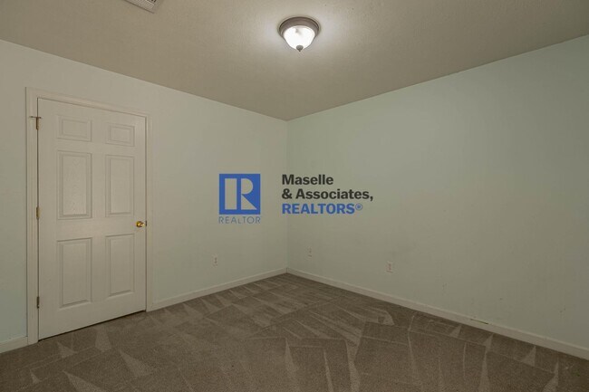 Building Photo - 3 Bed/2 Bath Home in Pearl