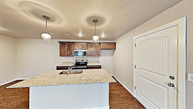 Building Photo - 2 Bedroom 2 Bath Duplex Close To Tinker AFB