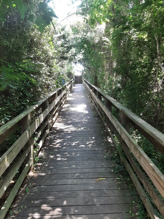 Building Photo - Ocean View East