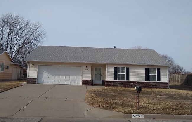 Primary Photo - 5353 S Mosley St