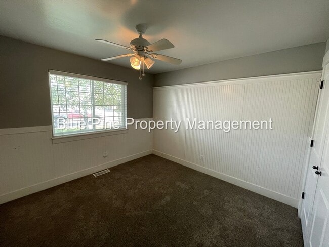 Building Photo - 3930 E Vision Dr