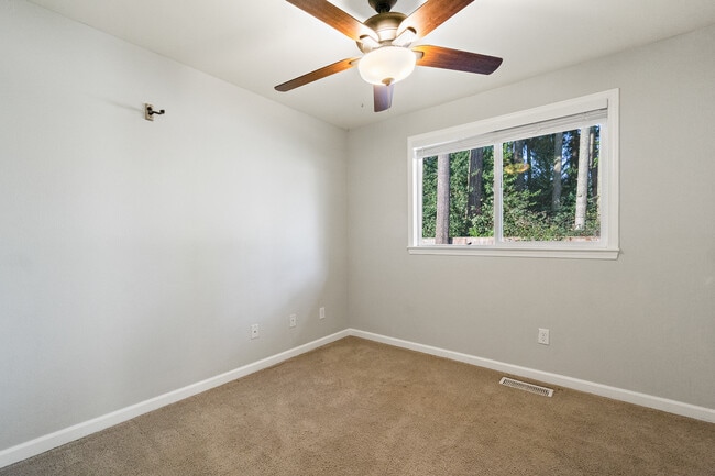 Building Photo - 10538 NE 141st St