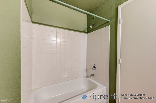 Building Photo - 2 br, 2 bath Condo - 1520 Ben or St, Las V...