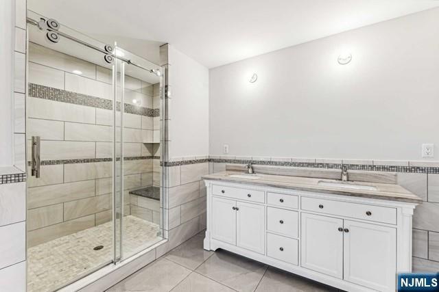 Building Photo - 25 Jones