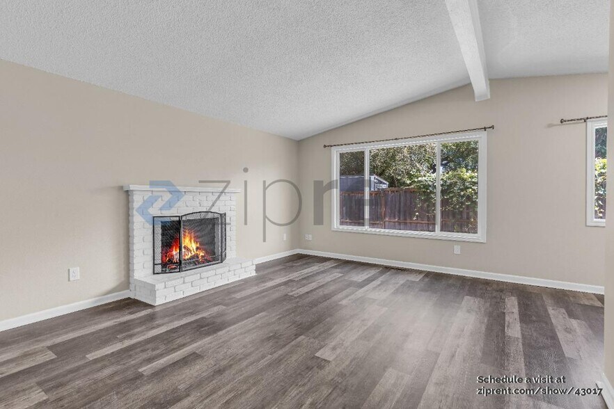 Building Photo - 12805 SW Washington St