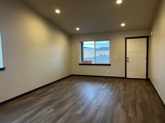 Building Photo - 12687 N Farley Wy