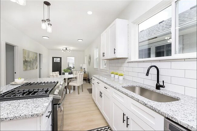 Building Photo - 1137 Saint Peter St