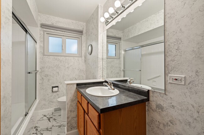 Building Photo - 537-541 N Edgelawn Dr