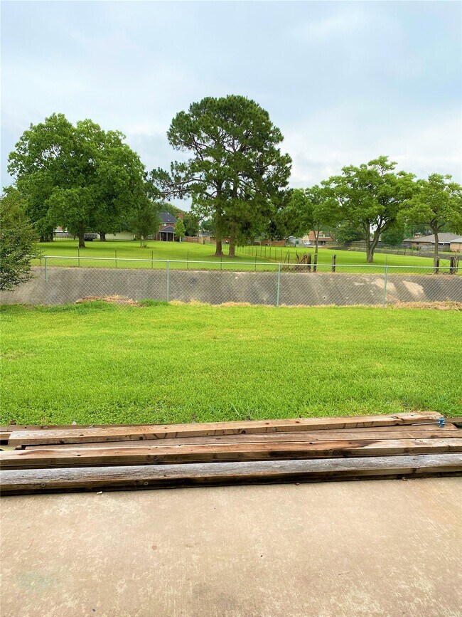 Building Photo - 3810 Downing Cir