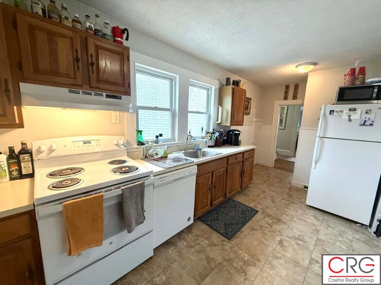 Building Photo - 53 Elm St