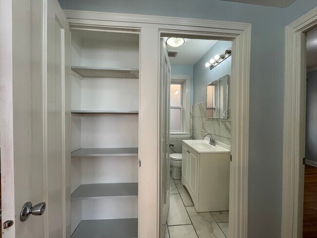 Building Photo - 3615 N Troy St